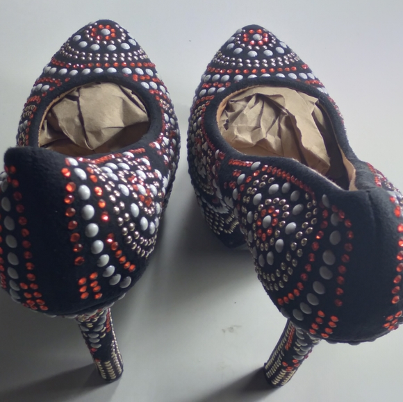 Shoes - Picture 7 of 15